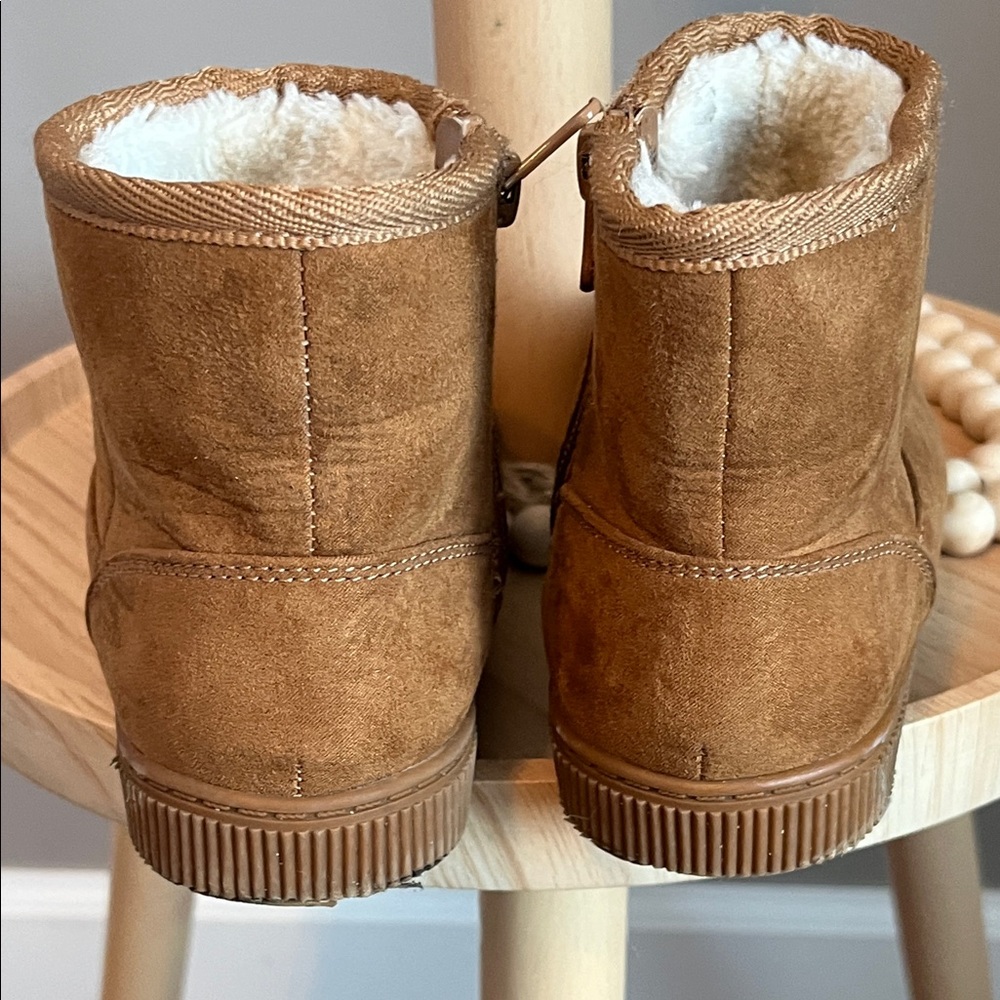 Cat & Jack Girls Arlo Cozy Tan Congac Ankle Boots Size 12 - Picture 7 of 7
